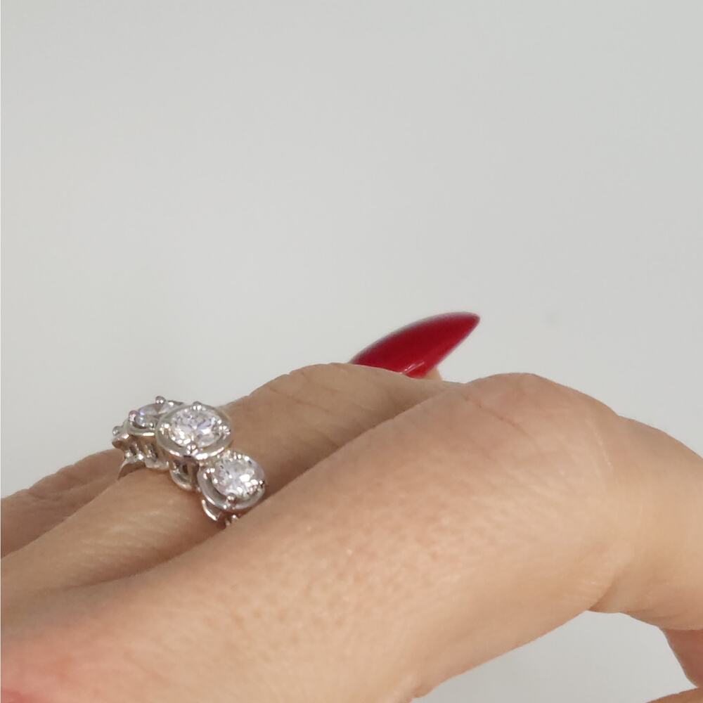 14k White Gold Diamond Five Stone Ring Size 6 - Picture 7 of 9